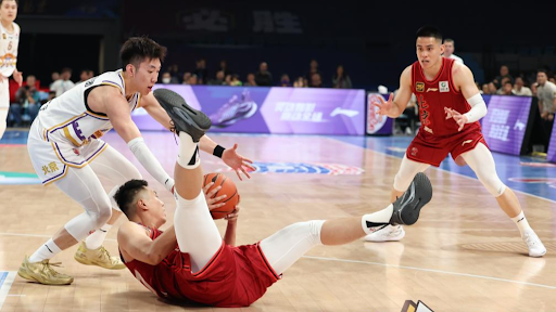 拜仁vs葡萄牙体育：凯恩、奥利塞、卡尔首发，阿方索替补